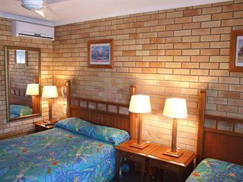 Airport Motel 3*